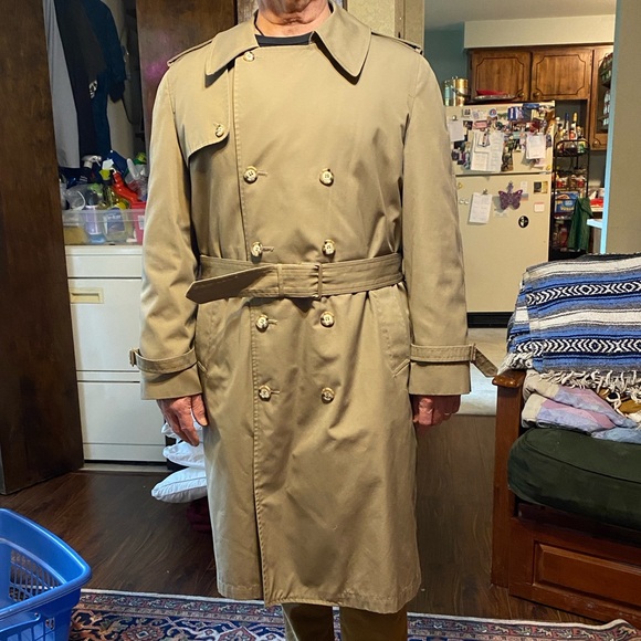 Formal lined raincoat. - Picture 2 of 6